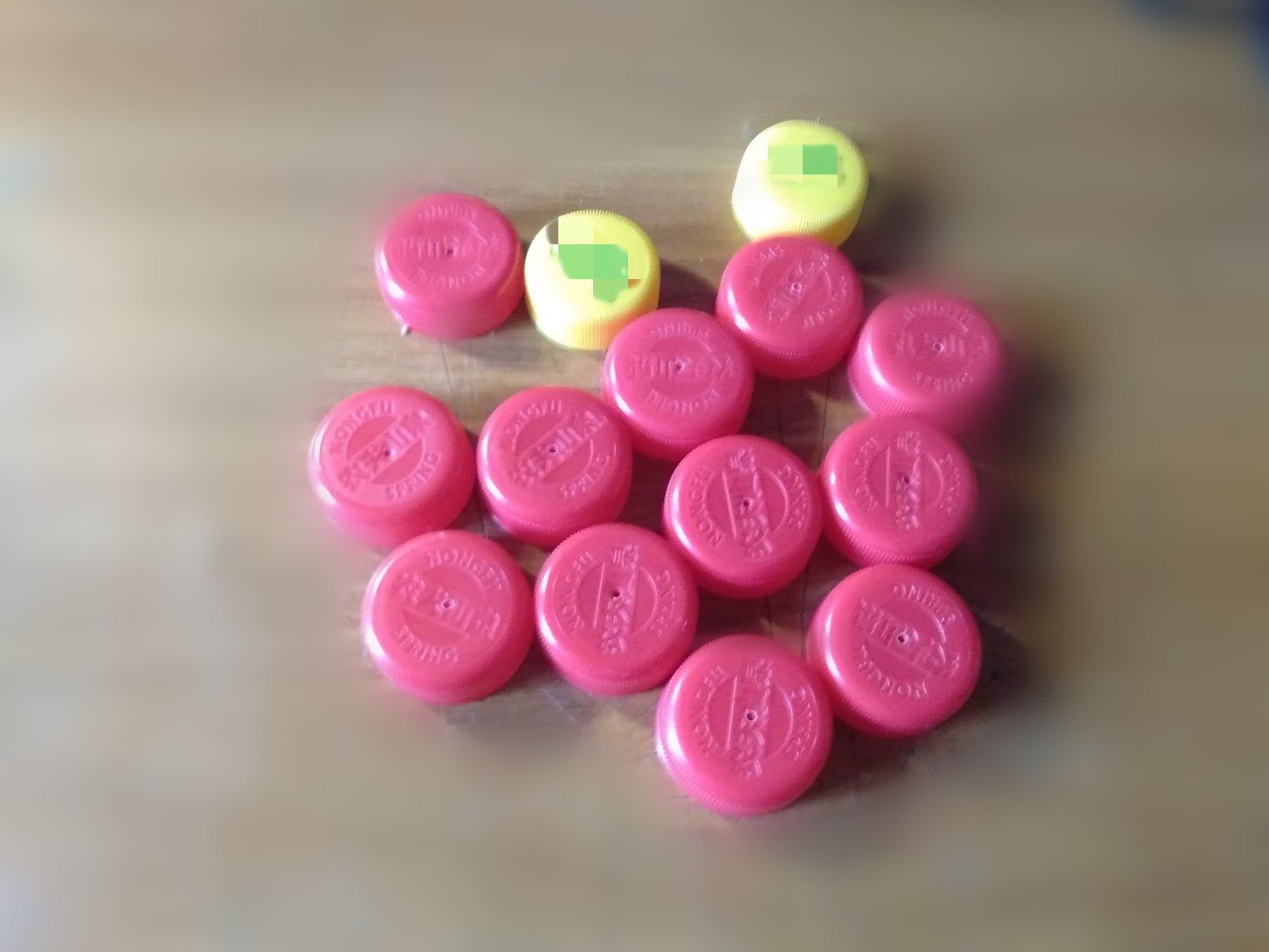 手把手教你用瓶盖做灯笼教程,100个瓶盖大灯笼制作大全