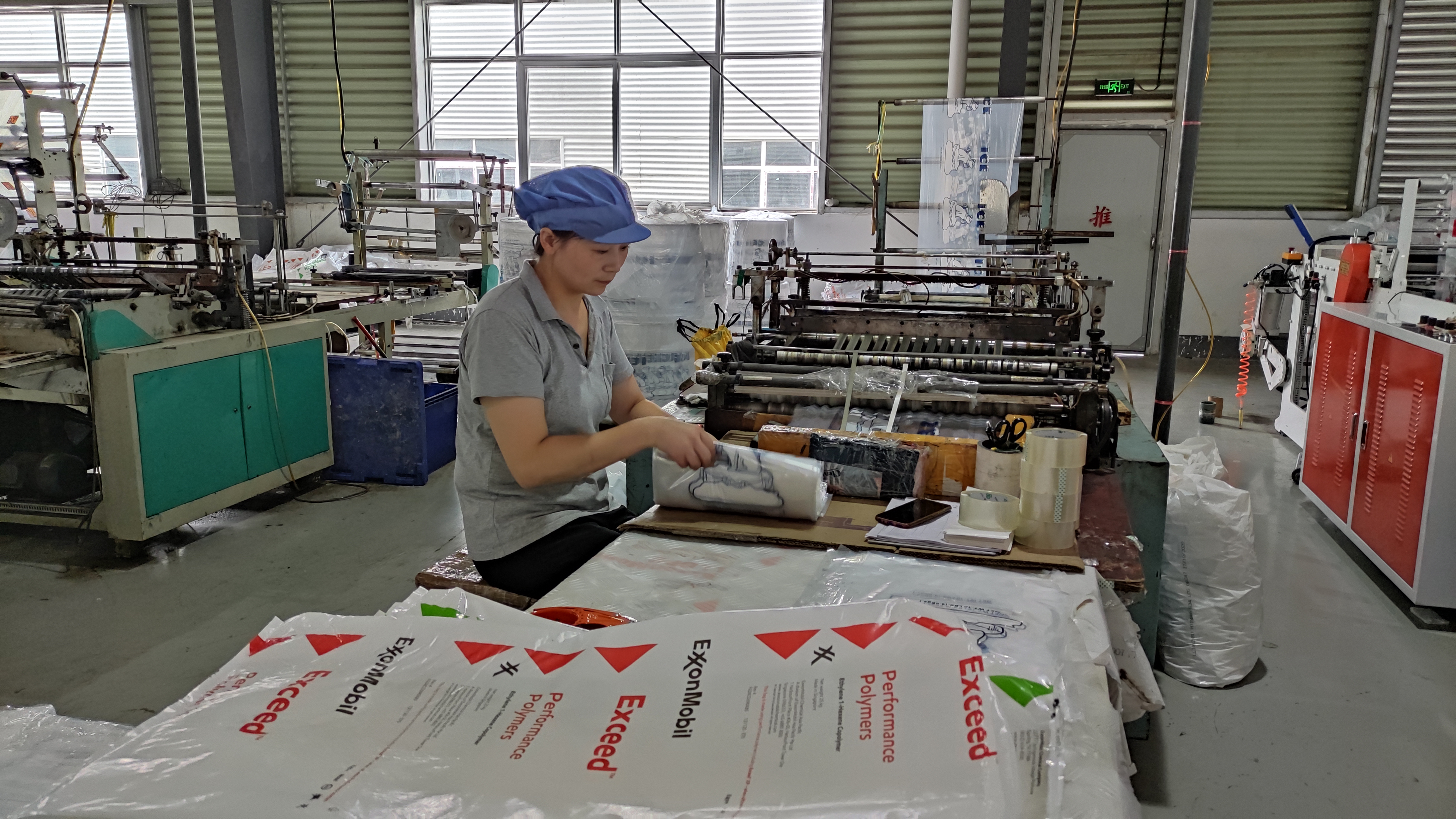 追寻先烈足迹讲述红色故事,追寻红色足迹讲红色故事朗诵