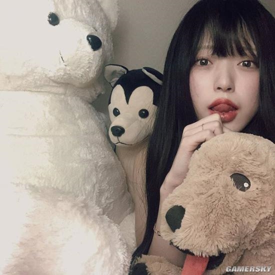 坏坏的动作惹人怜爱韩国美女游戏up主godlita