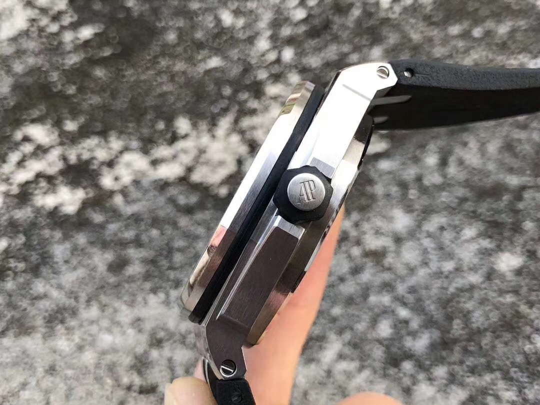 3000入手的爱彼15703顶级工艺！把路人惊呆！