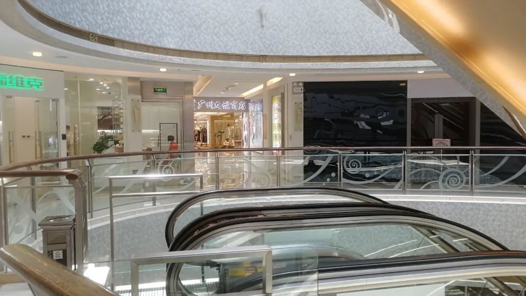 痛心！昔日爱马仕变发廊，这个顶奢商场还有救吗？