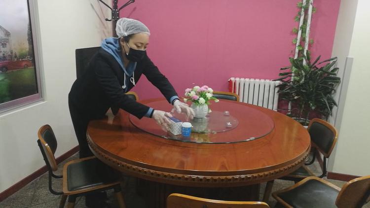 进店吃饭要亮结婚证、户口本！青岛这家饭店防疫操作真硬核