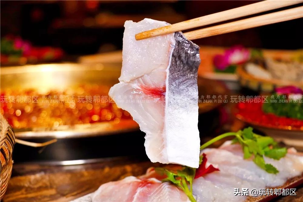 重庆来的集市火锅，就在郫都区蜀都万达！！吃相因去喽