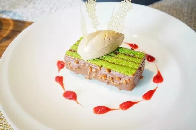 既然年终聚餐躲不掉，那就盘它啊！