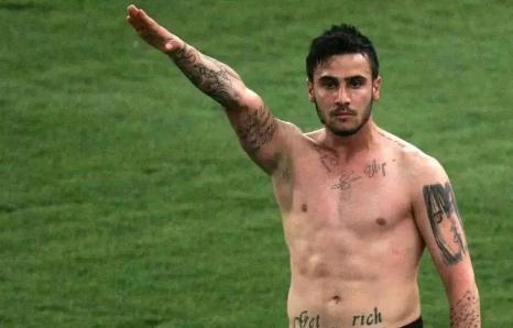 糟糕透顶的进球庆祝方式，C罗拿不了冠军，第一名的被终生禁赛