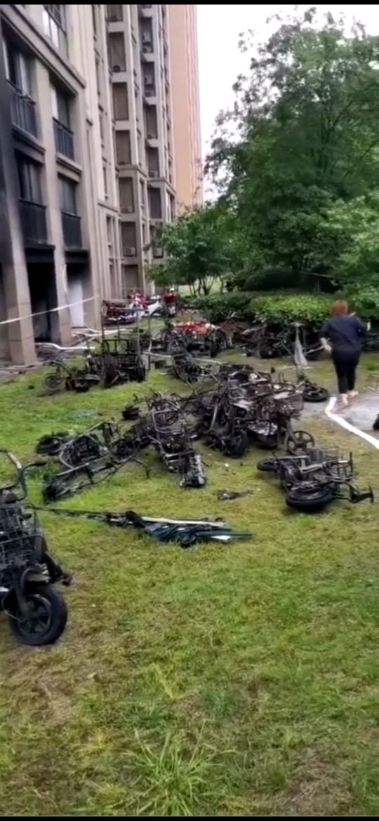 昆山电动车起火爆炸视频,昆山柏庐车祸