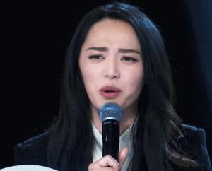 大牌口红和廉价口红上嘴的差别 (口红再贵也涂不出效果)