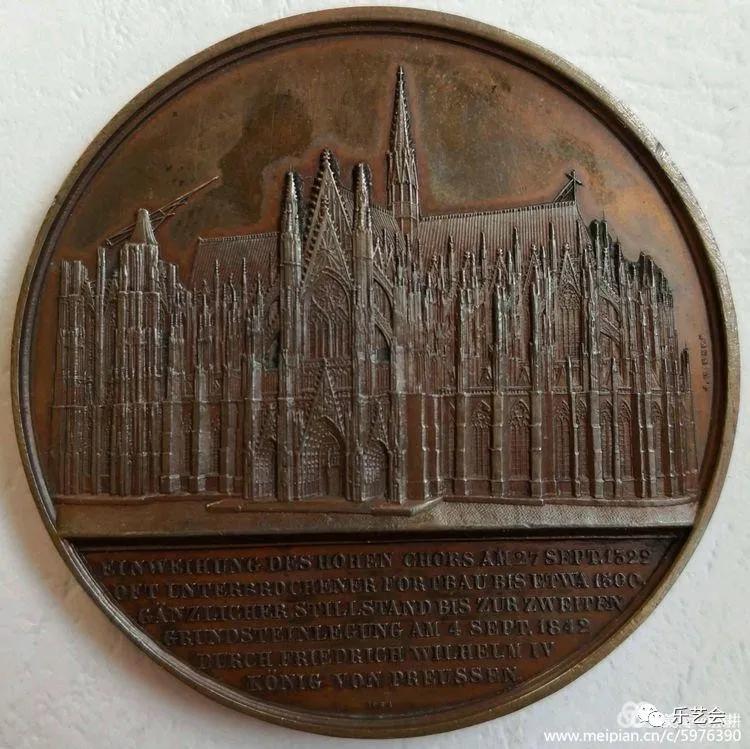 泉耕：教堂建筑金属章