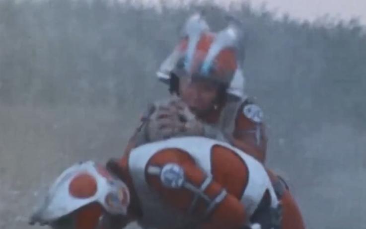 雷欧被赛文打惨了,雷欧打赛文打的多爽