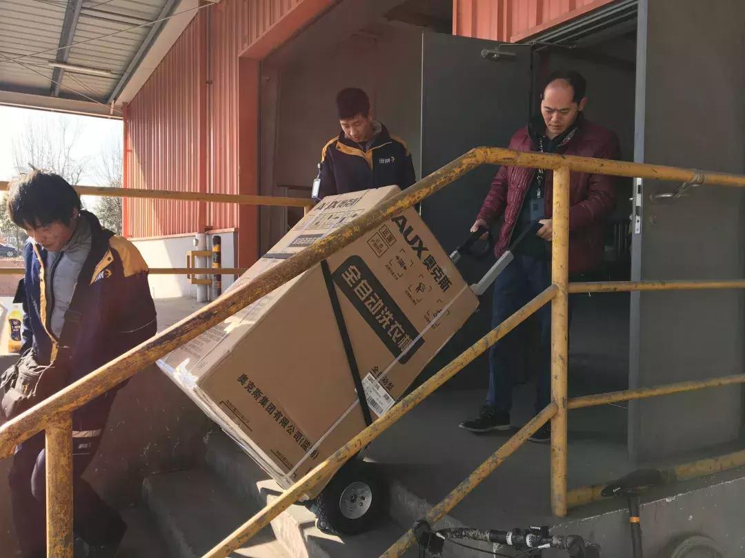 智能爬楼机促销价格,载人爬楼机批发价