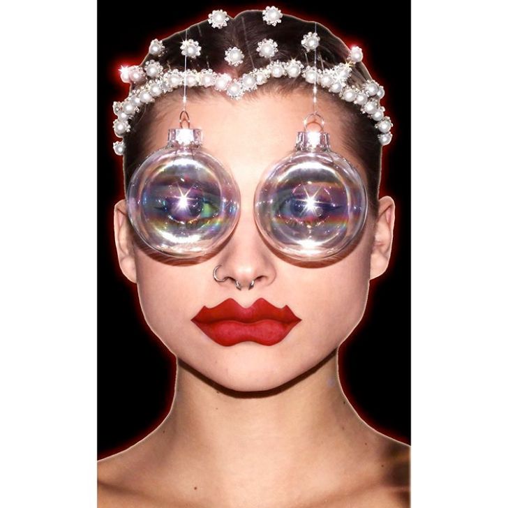 在折腾嘴唇这件事上,大家都一样