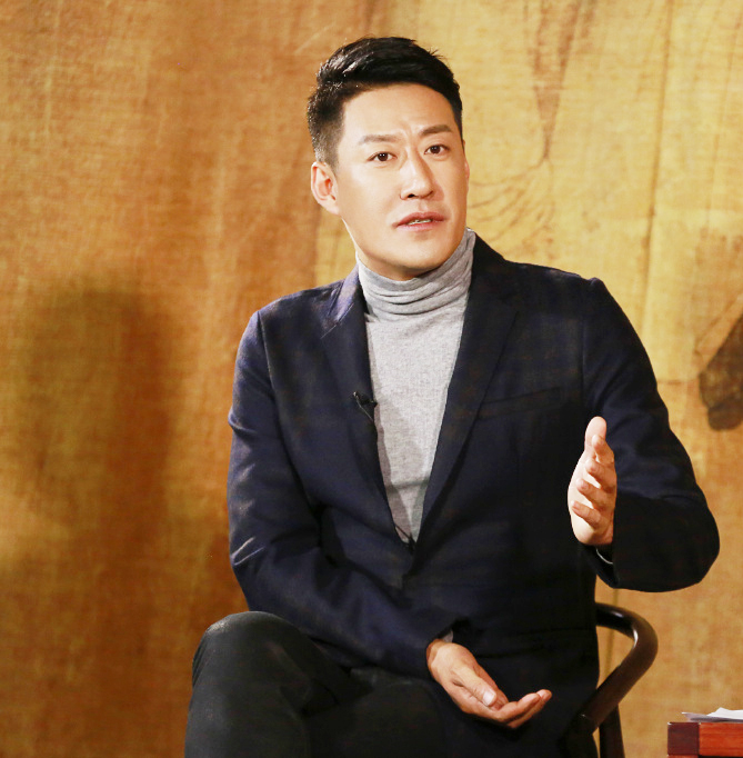 “谍战剧天王”于震：洗去“家暴男”标签，乐做3胎爸爸