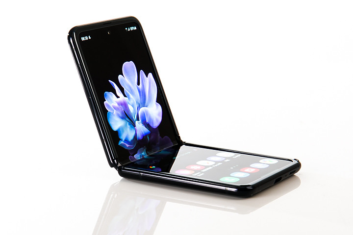 三星GalaxyZFlip评测：吸引目光的不止折叠