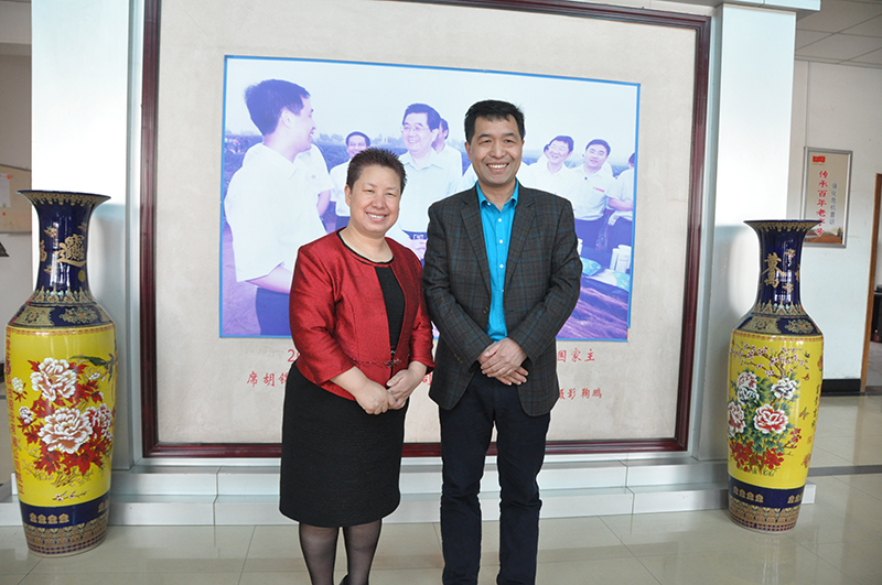 找成龙代言后，霸王洗发水怎么样了？创始夫妻内斗大闹香港