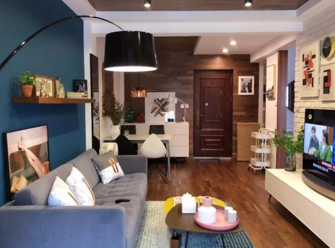 没想到演过《小时代》的她居然这么”穷“,房子都没顾里衣帽间大