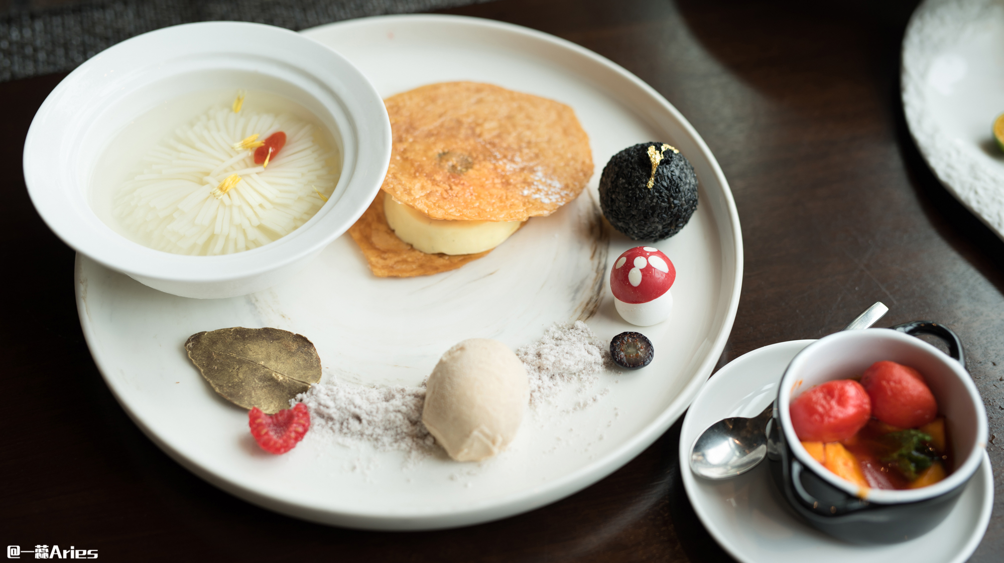 来澳门感受一下紫醉金迷,澳门一天游必去的美食街