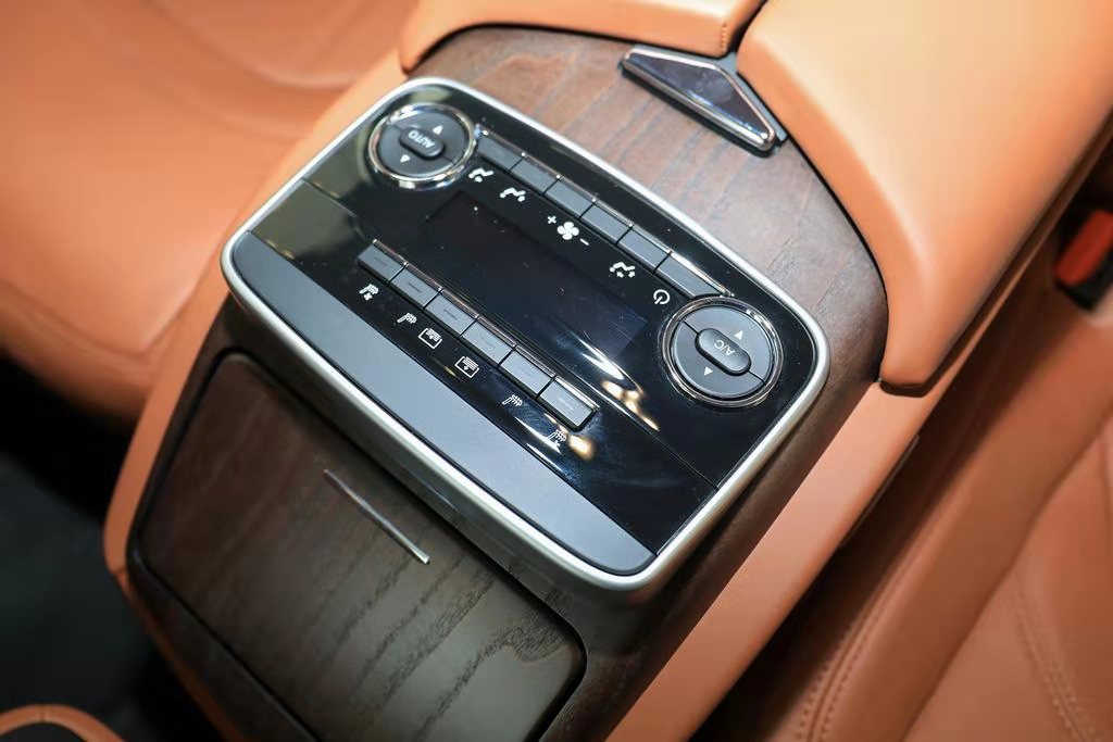 为何短短一年这辆豪车两次易主,史上最丢人的豪车仅卖27万