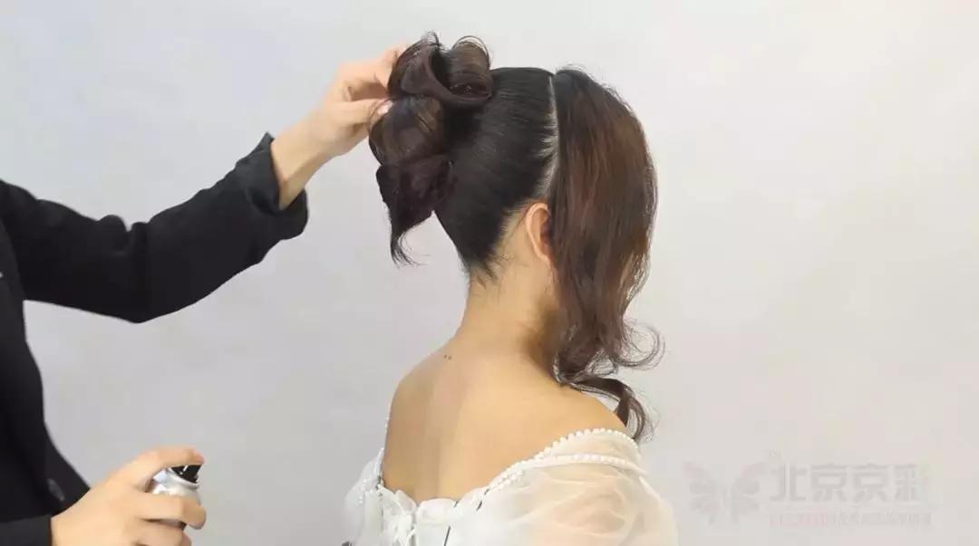 新娘盘发教程简单又好看,教你一款简单易学新娘造型盘发