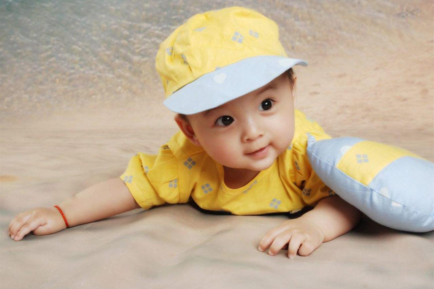 1岁的宝宝滑倒摔到后脑勺,一岁宝宝摔到头部怎么判断轻重