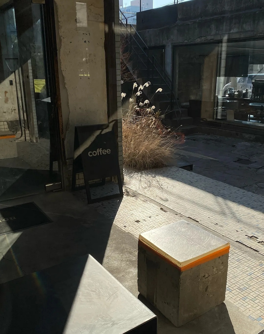 韩国网红设计师，把旧厂房改造成咖啡烘焙店，开这样的店真幸福