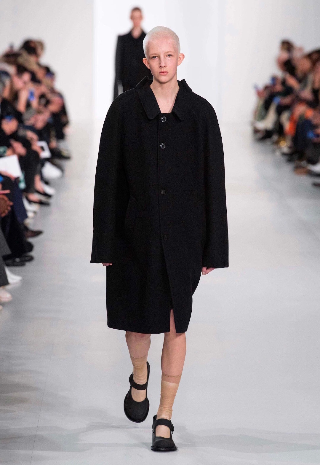 完美通勤穿搭｜18个性冷淡风极简主义品牌