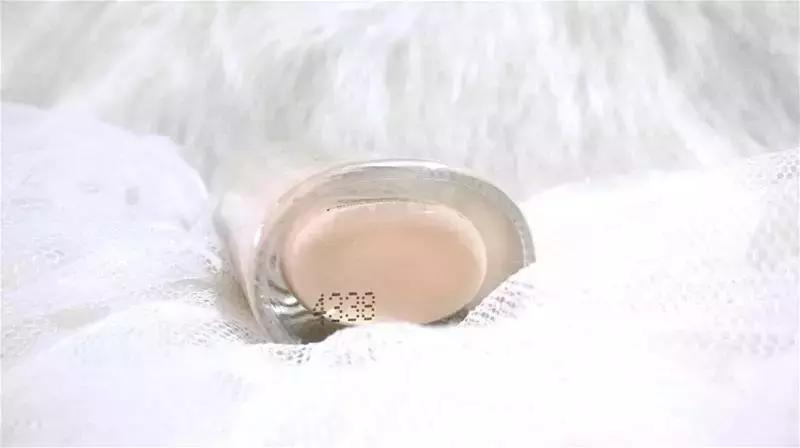 蜜丝佛陀三合一粉底液遮瑕效果,蜜丝佛陀粉底液测评视频