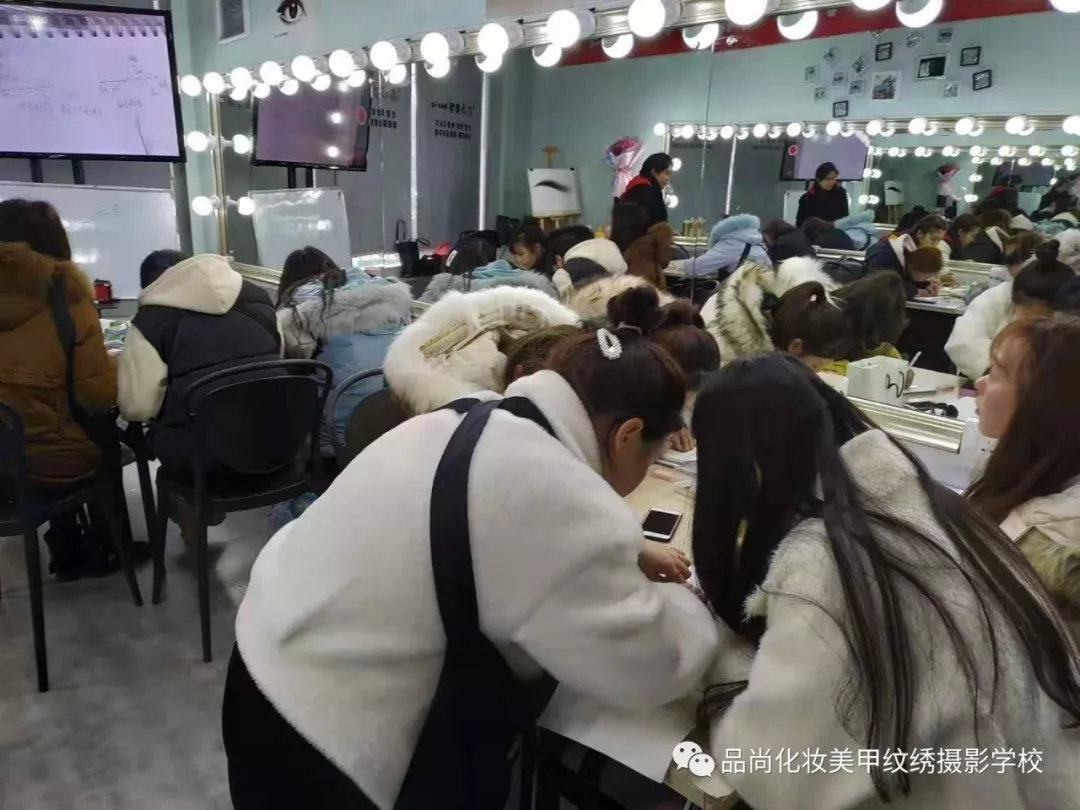 品尚美学化妆培训,品尚美学化妆培训学校怎样