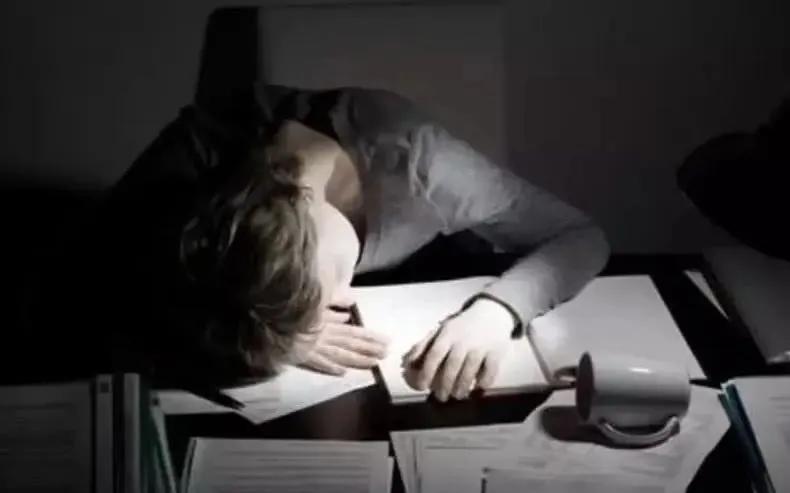 熬夜导致的眼袋怎么消除最有效,熬夜眼袋怎么消除简单常用的方法