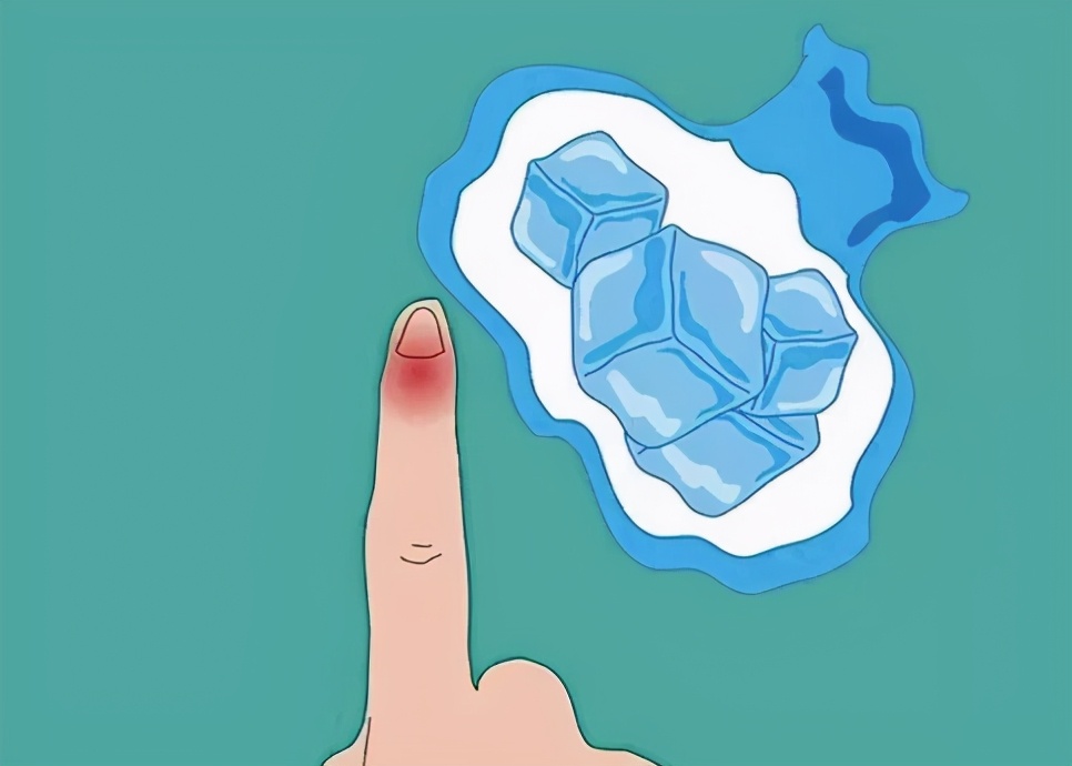 打篮球时手指戳到球了该怎么办,手指被篮球戳了怎么一直疼