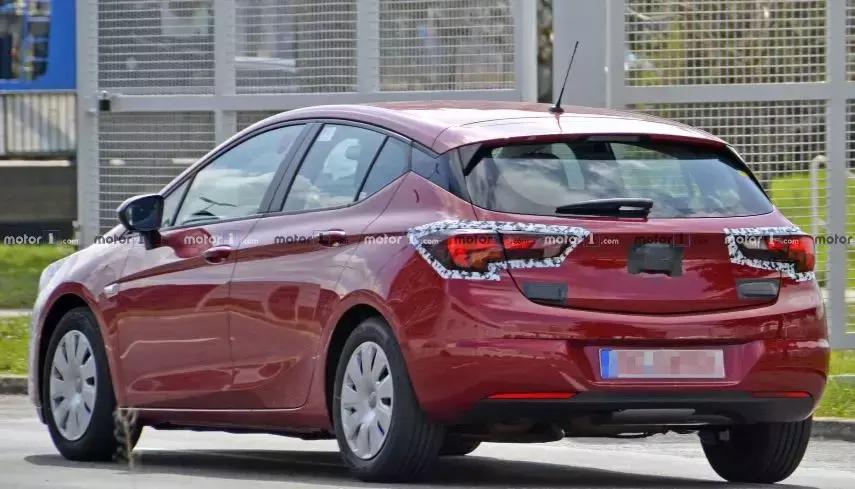 比本田飞度高一档次的车,比本田飞度卖得好的车