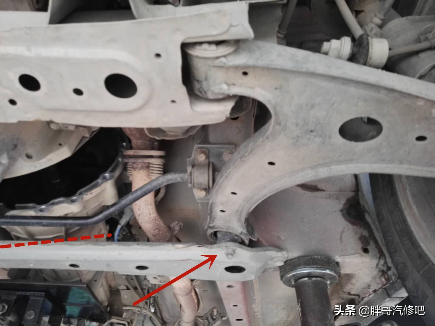 汽车挂档变速箱位置异响，胖哥抬变速箱发现原来是导向轴承问题