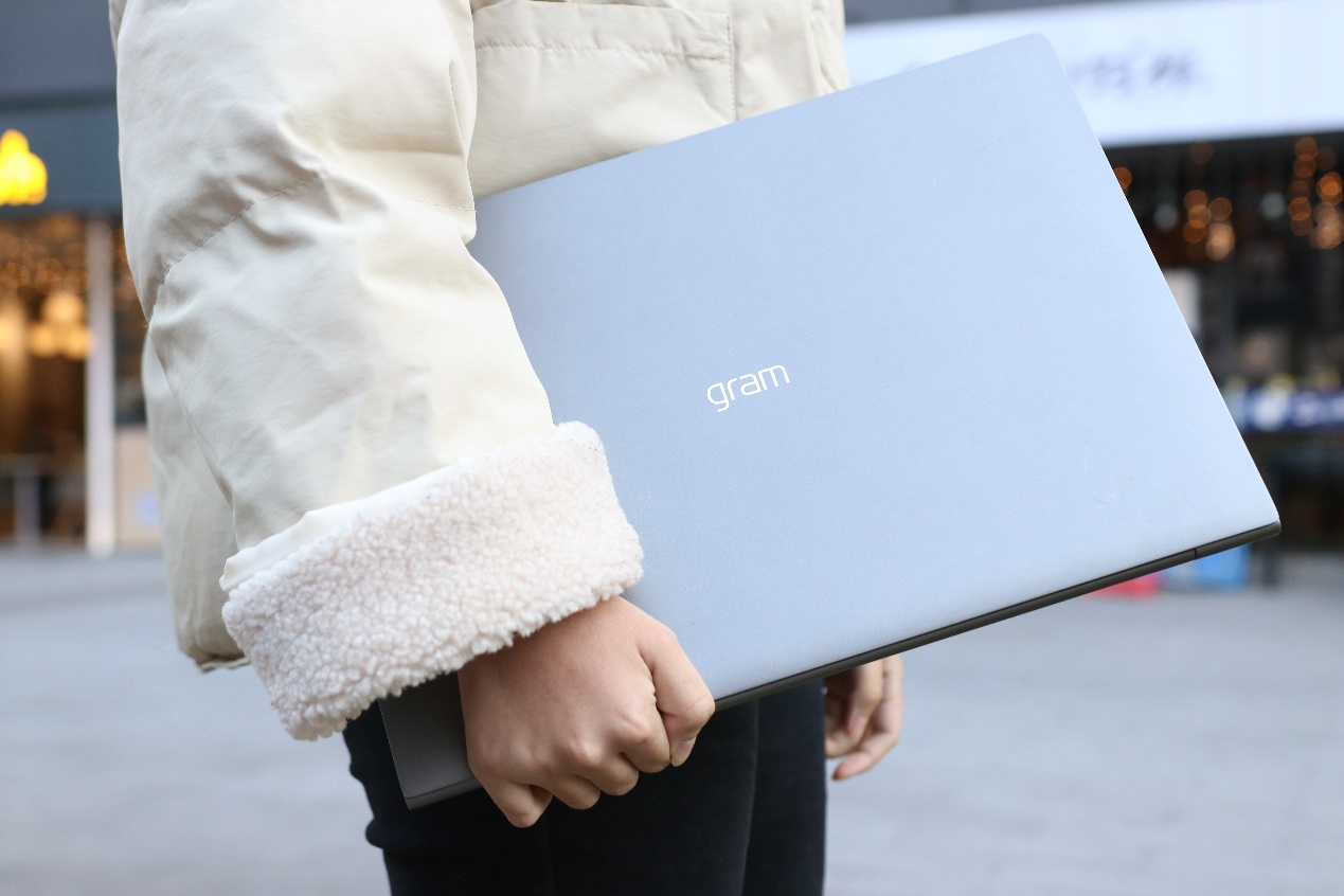 lggram172022款评测,lggram16寸和17寸哪个好