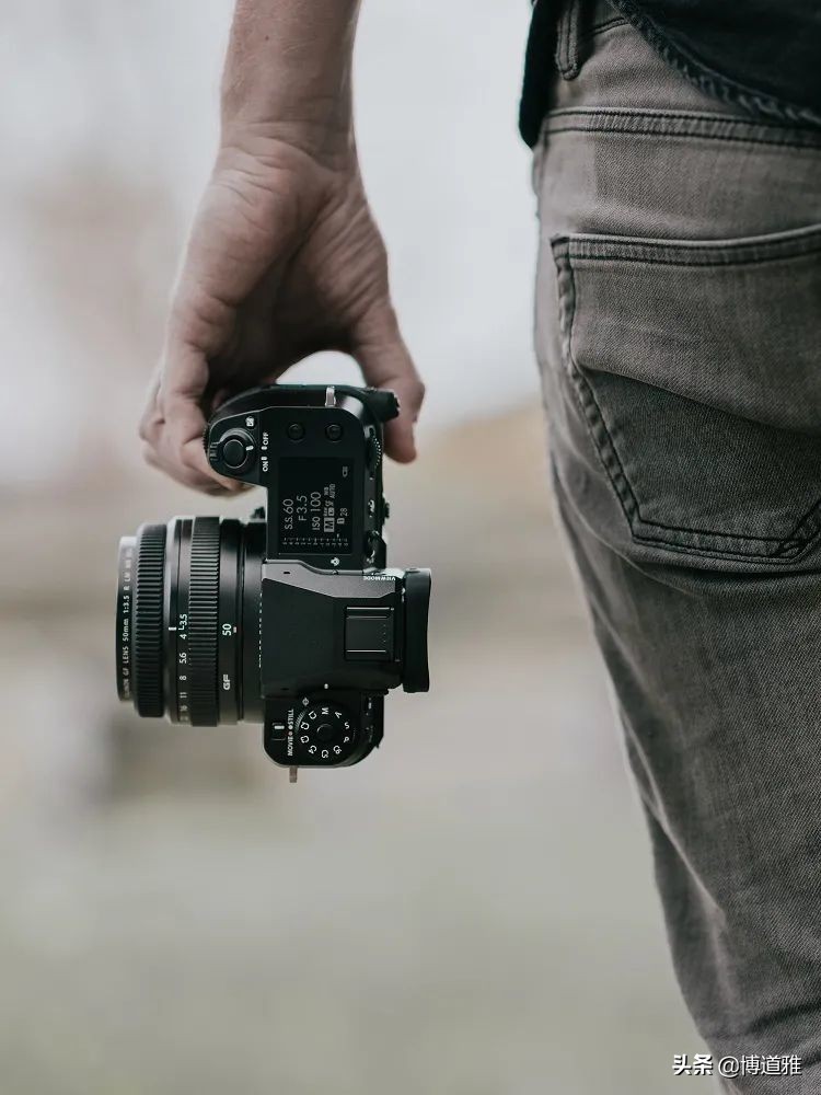 富士GFX100S:和索尼α1一样是台专业相机,拍视频是赠品