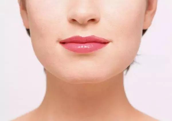 为什么脸上频繁长痘要怎么医治,脸上长痘不要慌快来学会这个办法