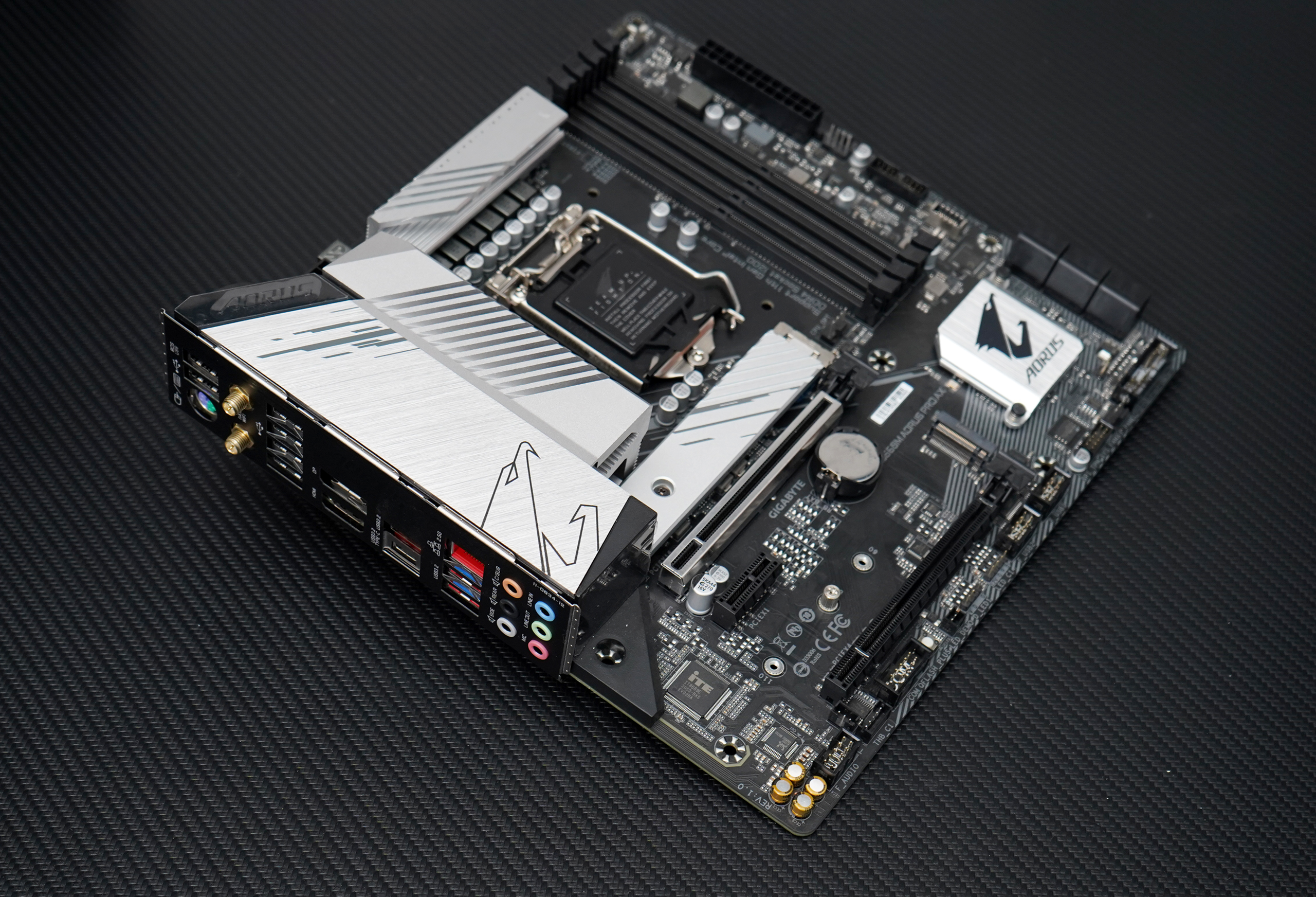 技嘉雪雕b560主板功能区介绍,技嘉雪雕b560maorusax参数