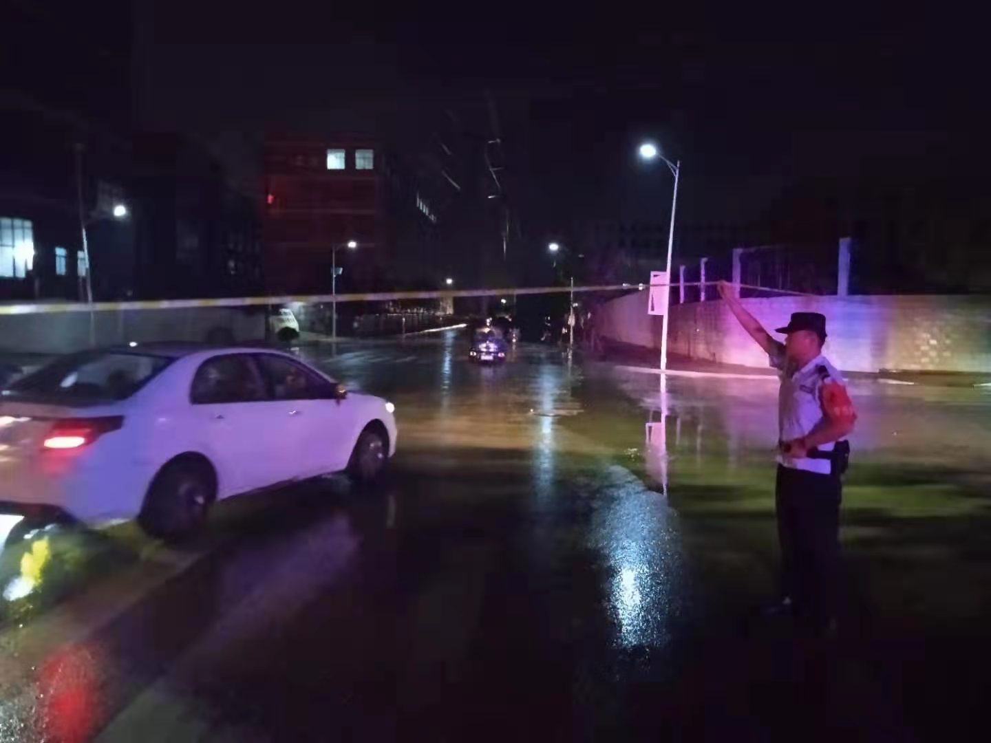 【我为群众办实事】江西景德镇:暴雨天“逆流”而上的瓷都公安