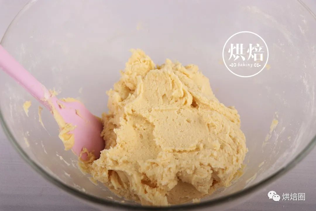 凤梨酥酸甜可口,凤梨酥馅炒成凤梨糖了