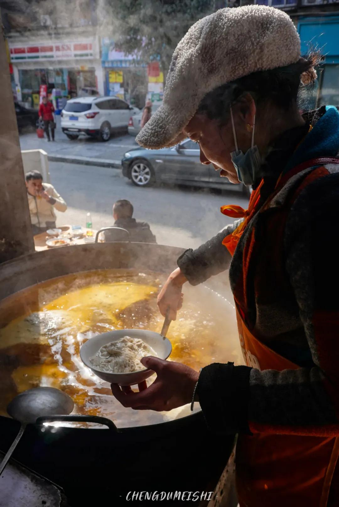 成都闹市区有家苍蝇馆子40平米,成都苍蝇馆子本地人推荐便宜好吃
