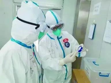 忙碌的他们,身上有光!