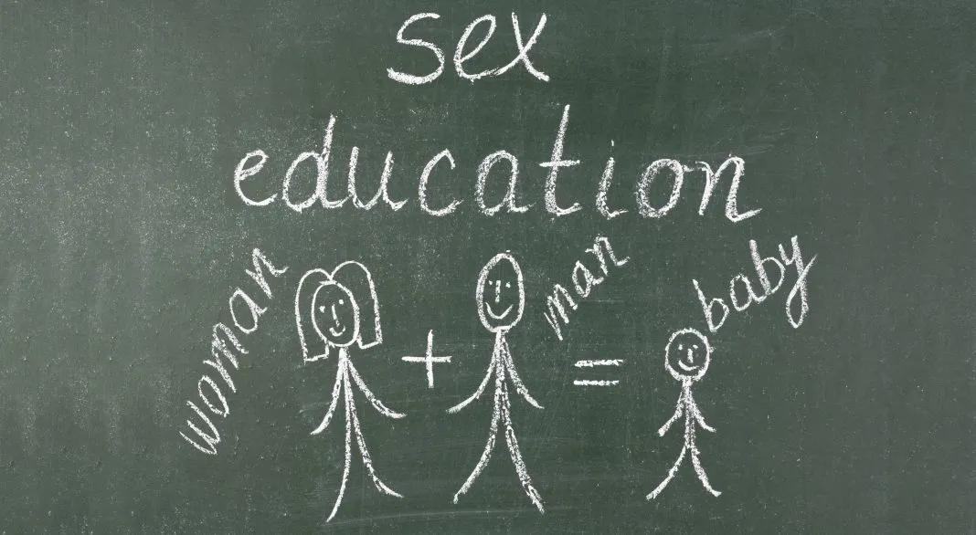 丹麦儿童节目请成人全裸震惊网友；英国却有更大“尺度”电视节目