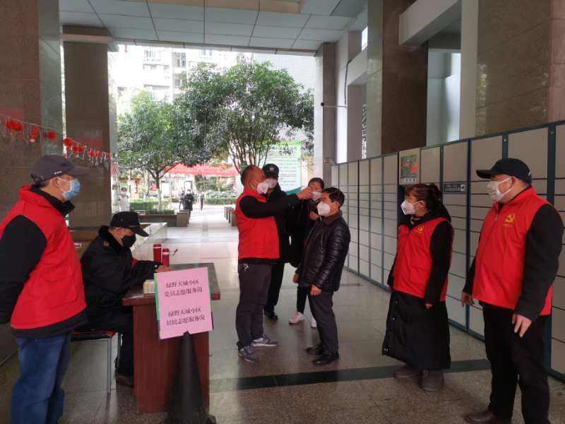 党旗飘扬社区疫情防控工作,党旗红齐心协力战疫情