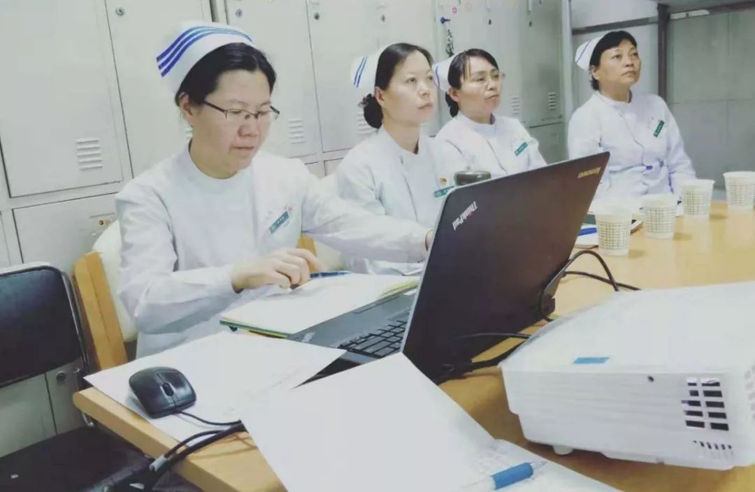 新生儿科进修回来开展工作汇报,在学习中进步交流中成长