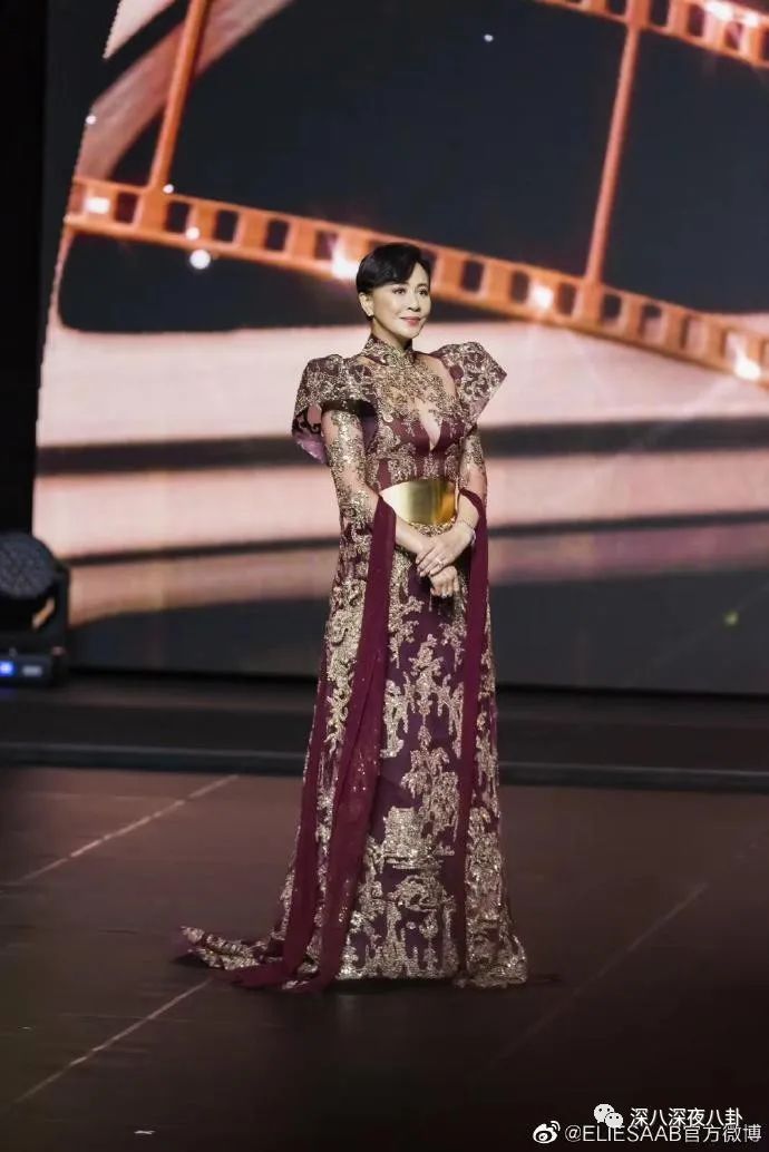 巩俐穿的皮衣,巩俐穿香奈儿