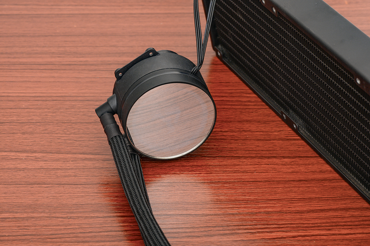 颜值与个性共舞，大水牛铁血战士异形机箱，越夜越有机