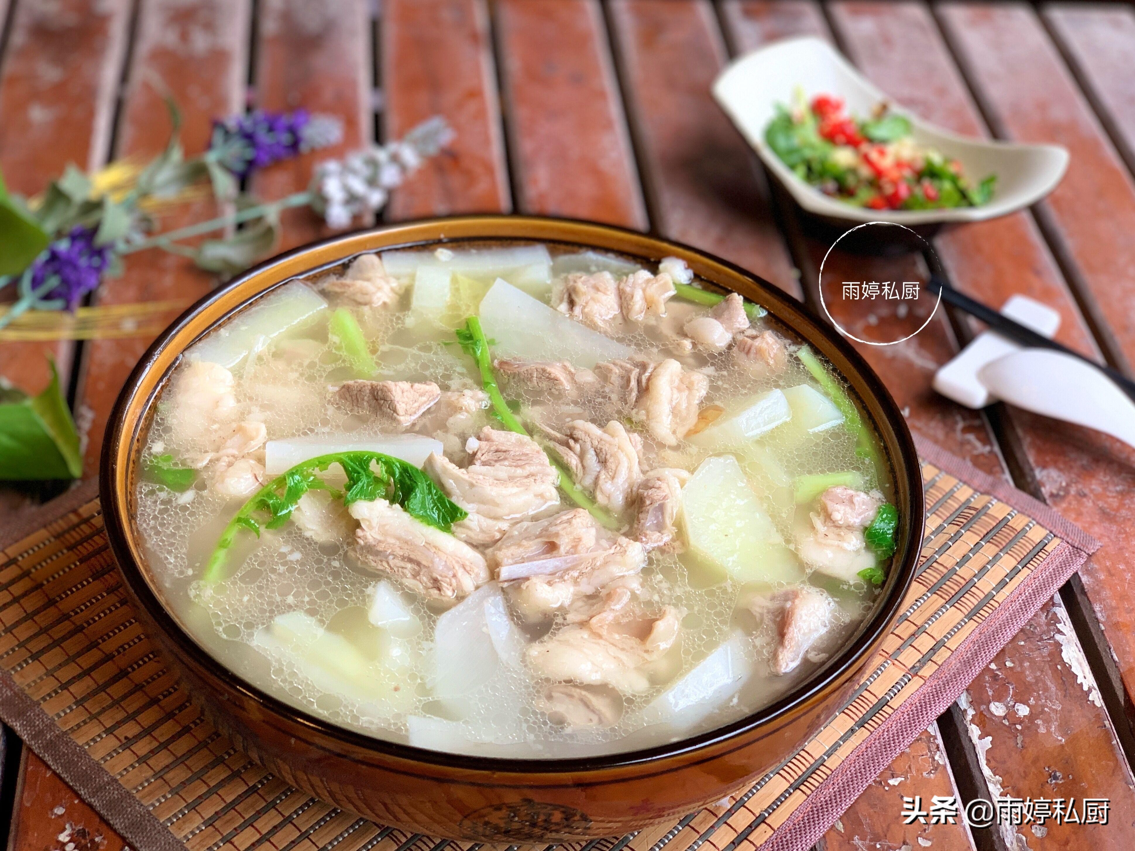 羊肉汤怎么做才好吃又没有膻味呢,在家也能做出暖胃驱寒美味羊肉汤