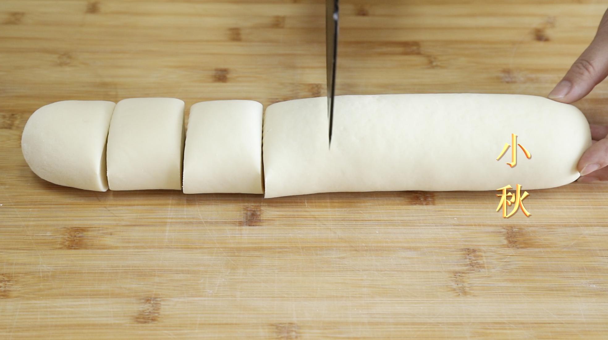 用开水烫面做馒头,是老一辈蒸馒头的方法,不发面个个暄软回甘