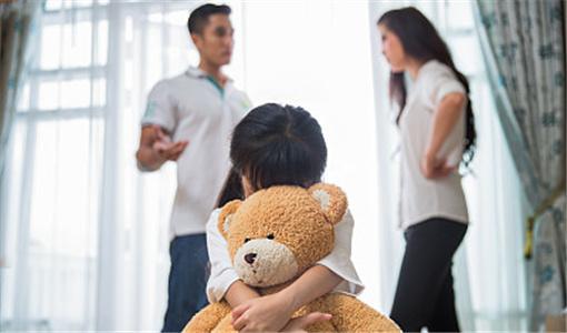 王宝强与马蓉年龄差距是多少,马蓉离婚后有没有带孩子