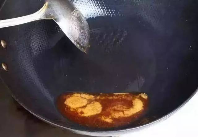 冰糖怎么炒不发黑,冰糖一炒就黑