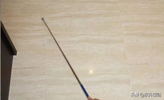 客厅瓷砖大面积空鼓怎么解决,怎么把空鼓瓷砖完整的拆下来