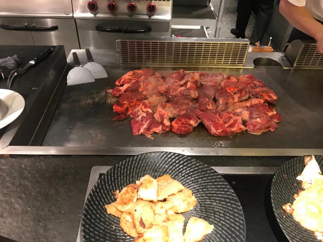 别卷了,东北澡堂都有图书馆和无限量麻辣烫了